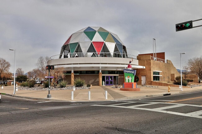 Building Photo - OLD TOWN AMAZING 2 Bedroom 2/Story 1475/SF Townhouse