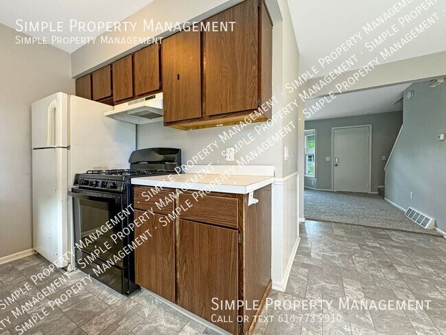 Building Photo - 770 Coleman St SE