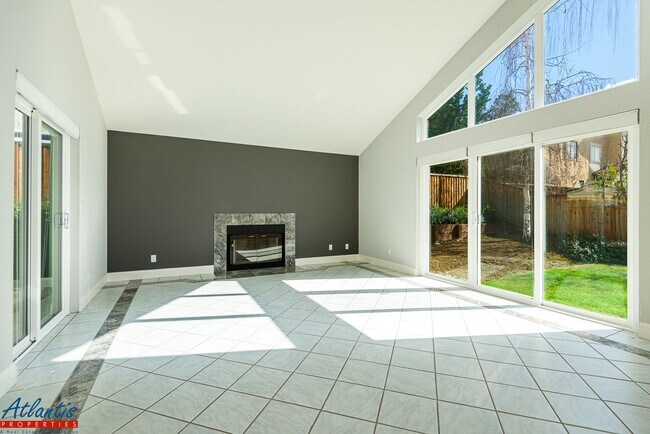 Building Photo - Gorgeous Home | Remodeled | Desirable Location