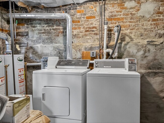 Building Photo - 469 Medford St