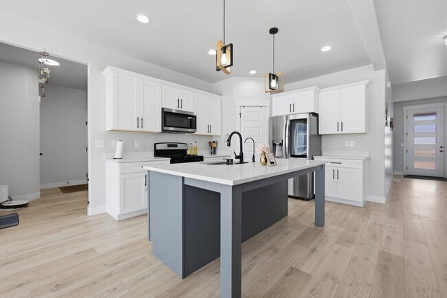 Building Photo - 4633 Sentry Dr
