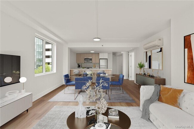 Primary Photo - Ten Lyon Pl