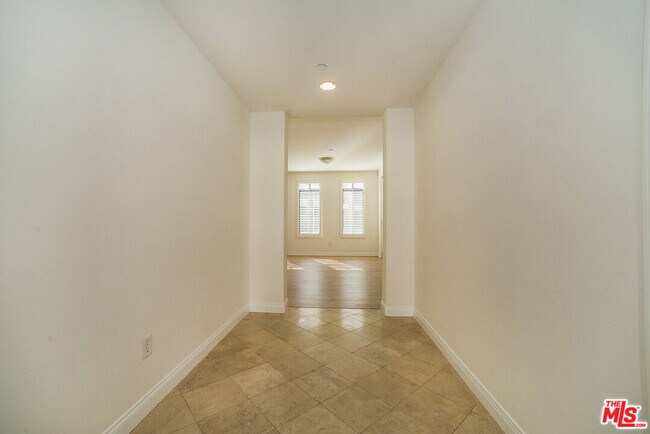 Building Photo - 5625 Crescent Park W