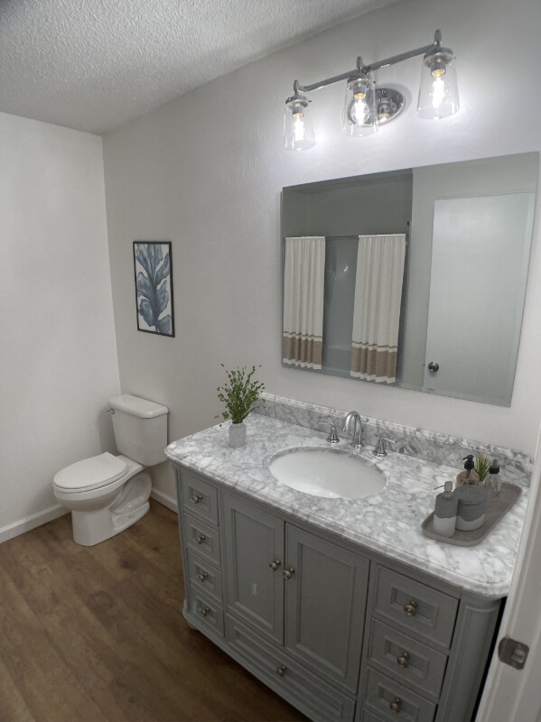 Building Photo - 2511 Bay Oaks Dr