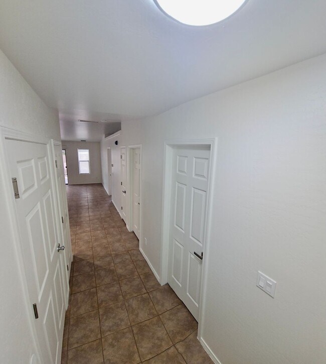 Building Photo - Beautiful remodeled 2 bed 2 bath home in P...