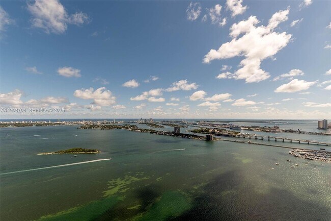 Building Photo - 700 NE 24th St