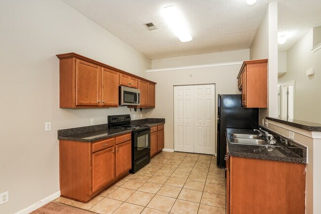 Building Photo - 574 Rose Cottage Cir