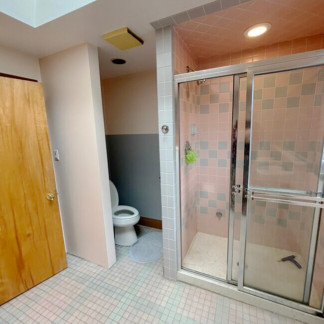 Building Photo - 2133 W Grace St