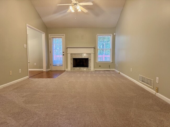 Building Photo - Home Sweet Dallas Home!