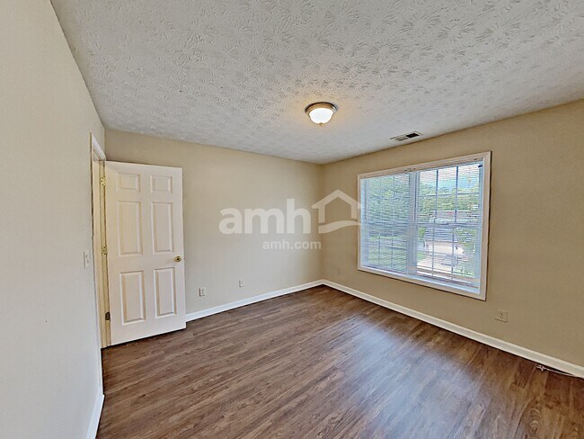 Building Photo - 2257 Caneridge Trail SW