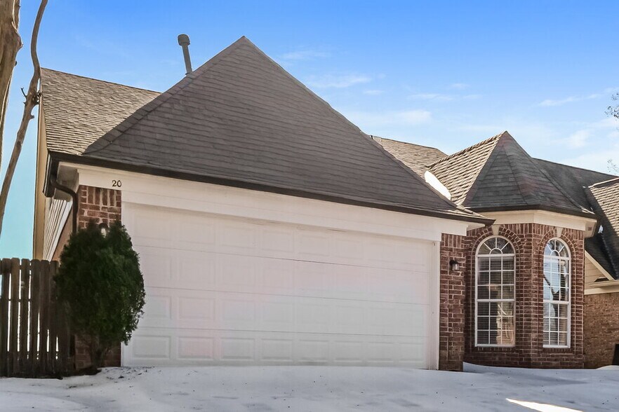 Building Photo - 20 Garden Springs Dr