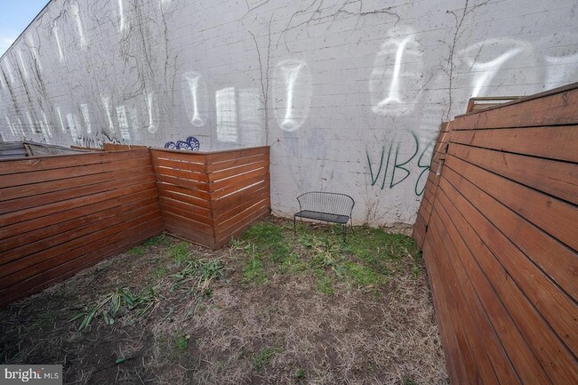 Building Photo - 1326 N Mascher St