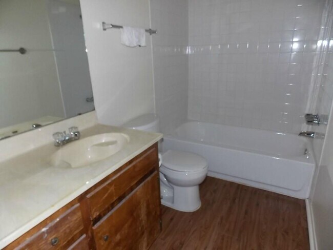 Building Photo - 3308 Dunliegh Dr