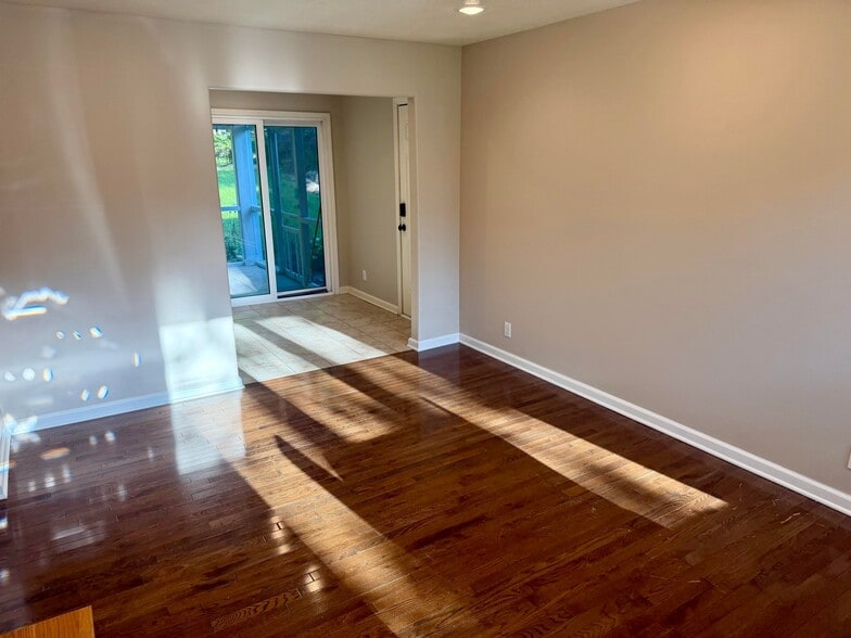 Building Photo - 2546 S 52 St