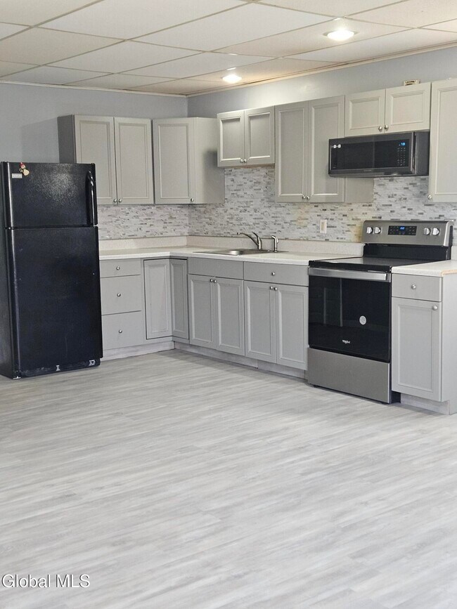 Building Photo - 38 Main St