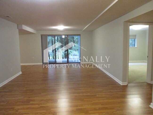 Building Photo - Spacious 3 Bedroom, 2.75 Bathroom Condo in Gig Harbor