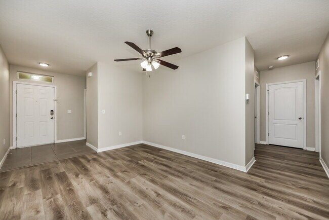 Building Photo - 10529 Whispering Hammock Dr