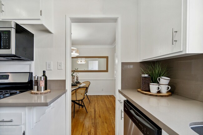 Building Photo - 15034 1/2 Dickens St