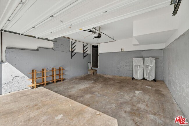 Building Photo - 1515 Rendall Pl