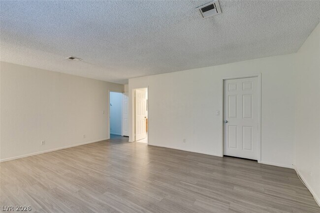 Building Photo - 2127 Pine Breeze Ln