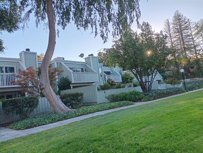 Building Photo - 7551 Maywood Dr