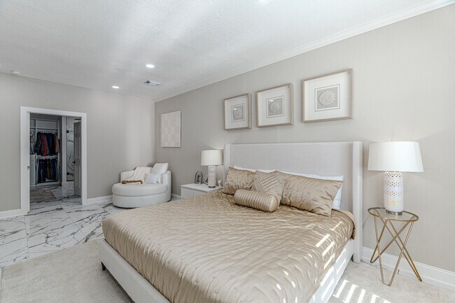 Building Photo - 2 Graylin Woods Pl