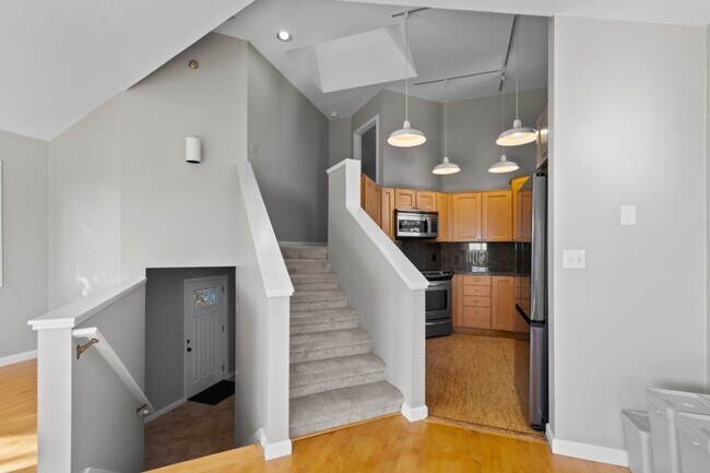 Building Photo - 3Bd/2.5Ba Seattle House