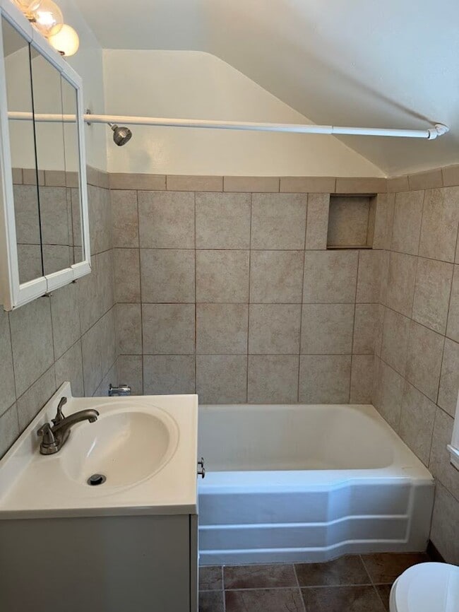 Building Photo - Completely Updated, Open , Quiet House in Oakmont!