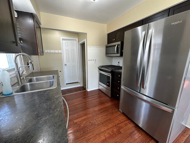 Building Photo - Adorable home on the NE side of Grand Rapids!
