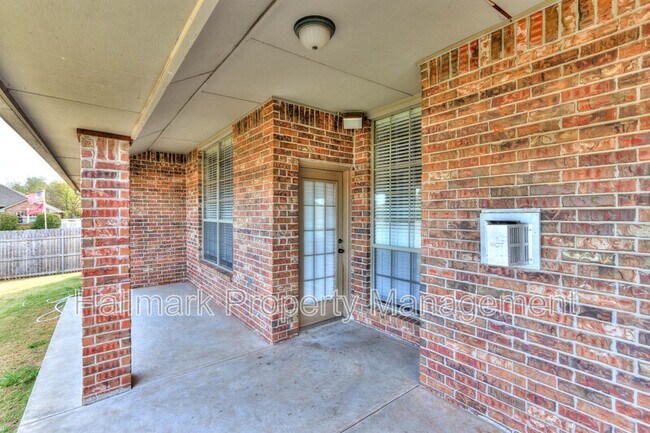 Building Photo - 500 Loyd Ln