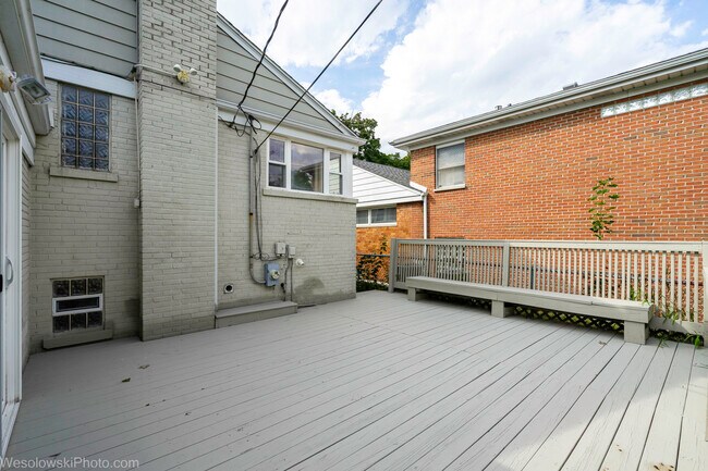 Building Photo - 7261 E Prairie Rd
