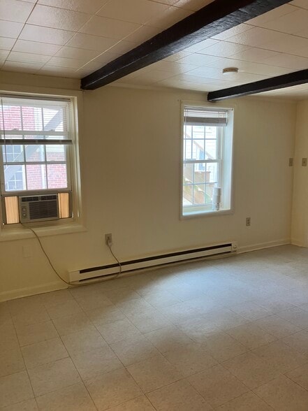 Building Photo - 316 S Cameron St