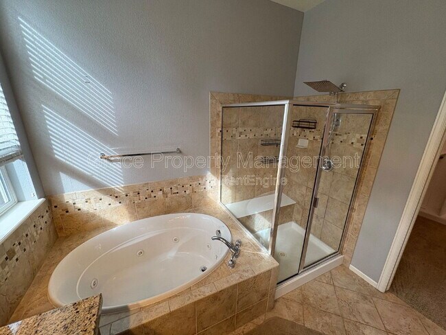 Building Photo - 222 Saxony Rd