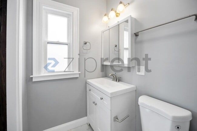 Building Photo - 16 Penhallow St