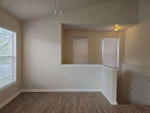 Building Photo - Beautiful 2-Bedroom Condo in the Heart of New Tampa