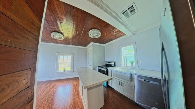 Building Photo - 6201 Heards Ln
