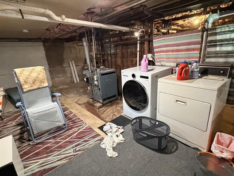 Building Photo - 200 Larch Rd