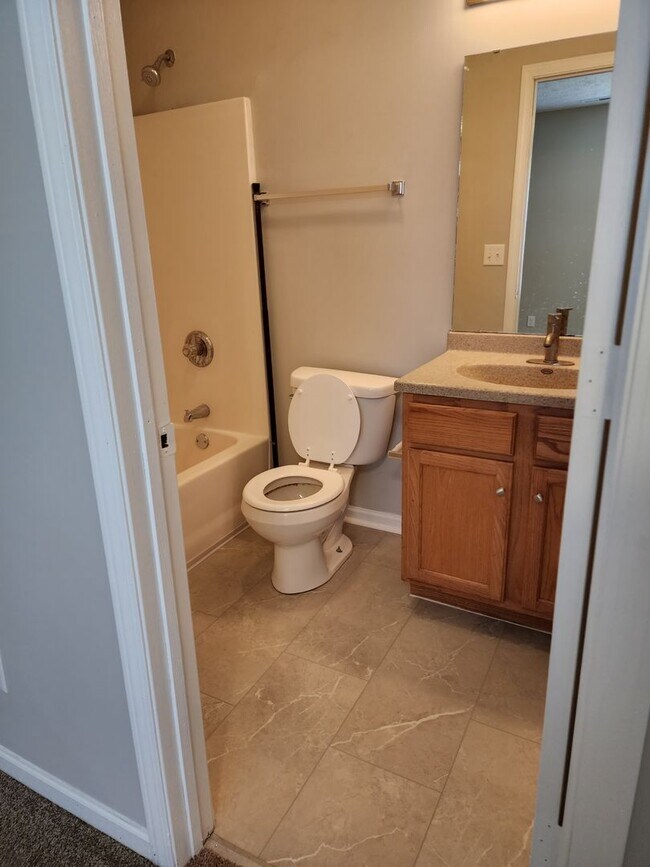 Building Photo - Three Bedroom Two Bath Home in Deerfield Farms Dayton, Indiana