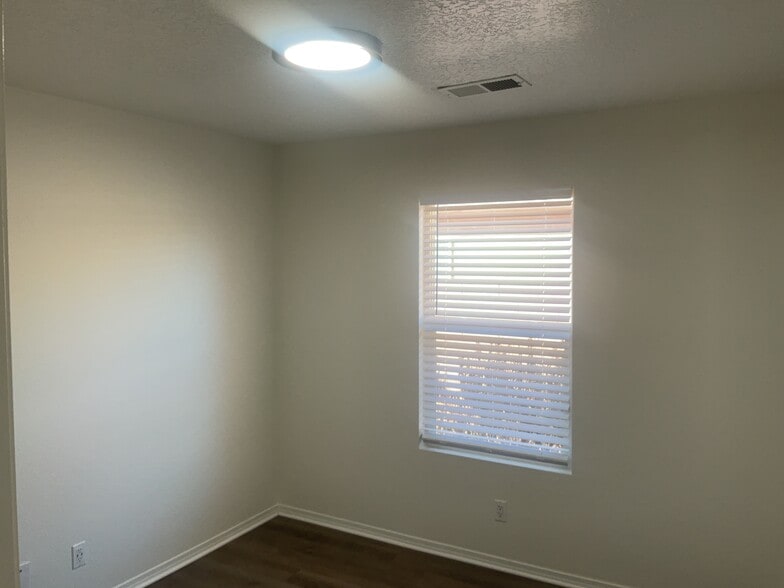 Building Photo - 1008 Desert Paintbrush Loop