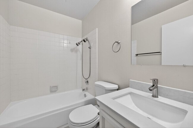 Building Photo - Newly Renovated 3/2.5 bath End-Unit Townhome with Vaulted Ceilings – Minutes to I-680 & Downtown!