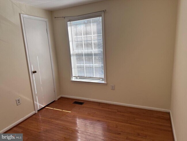 Building Photo - 10523 Polk Square Ct