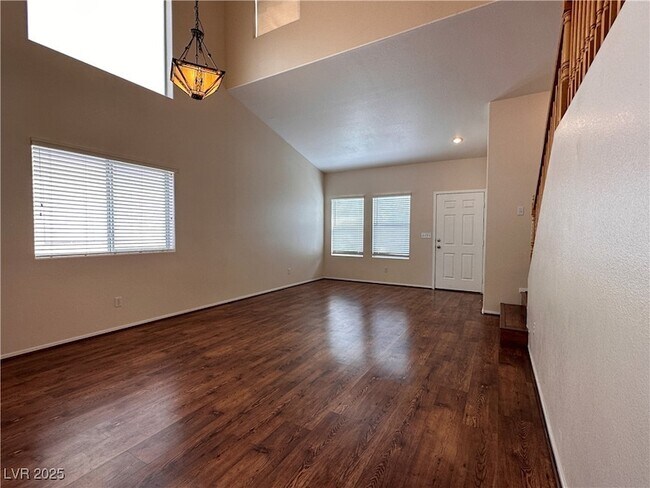 Building Photo - 2586 Highland Cliff Dr