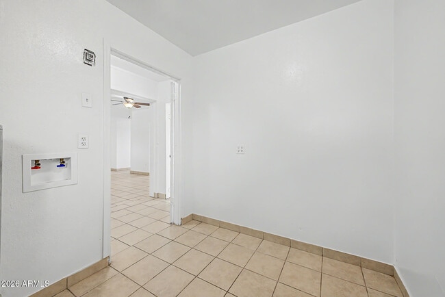 Building Photo - 6944 W Solano Dr N
