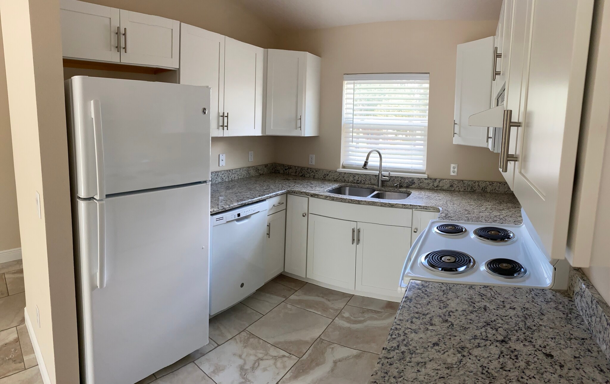 Kitchen - 800 E Gottsche Ave