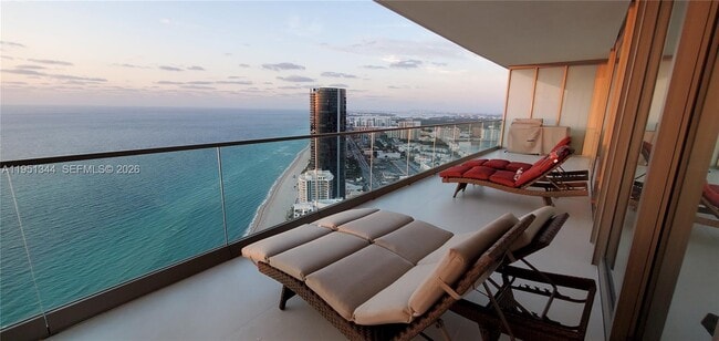 Building Photo - 18975 Collins Ave