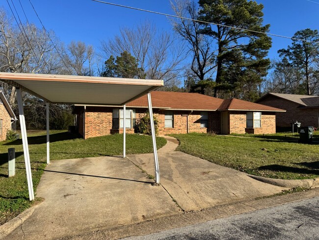 Building Photo - 10770 Kiamichi Dr