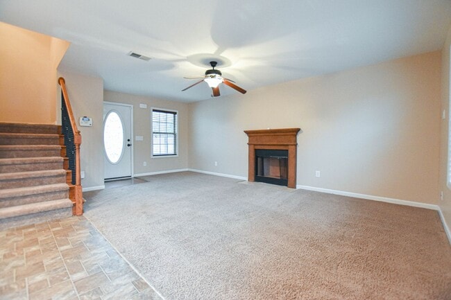 Building Photo - Pet Friendly Three Bedroom!