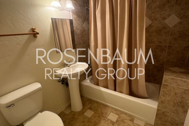 Building Photo - Gorgeous 1-bed, 1-bath apartment nestled w...
