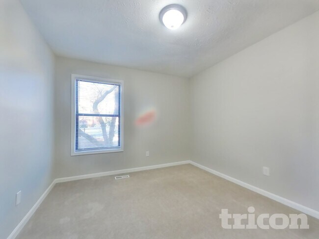 Building Photo - 303 Lowe Ct NW