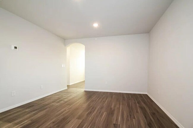 Building Photo - 2408 Rosewood Ln